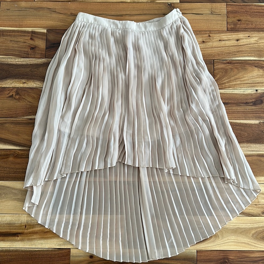 High low pleated skirt